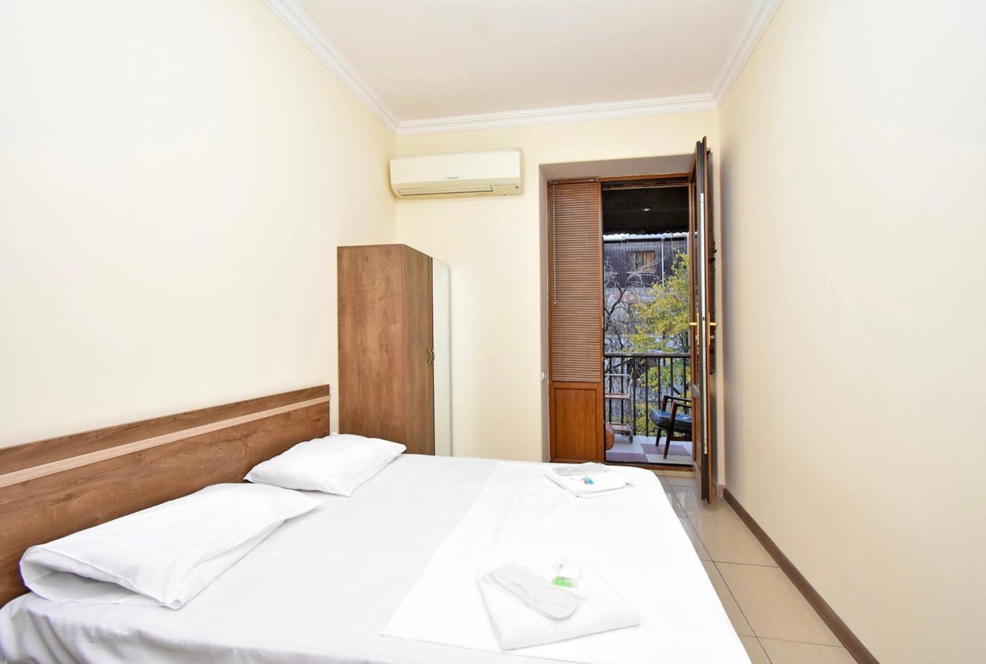 Hotel Costa Yerevan Exterior photo