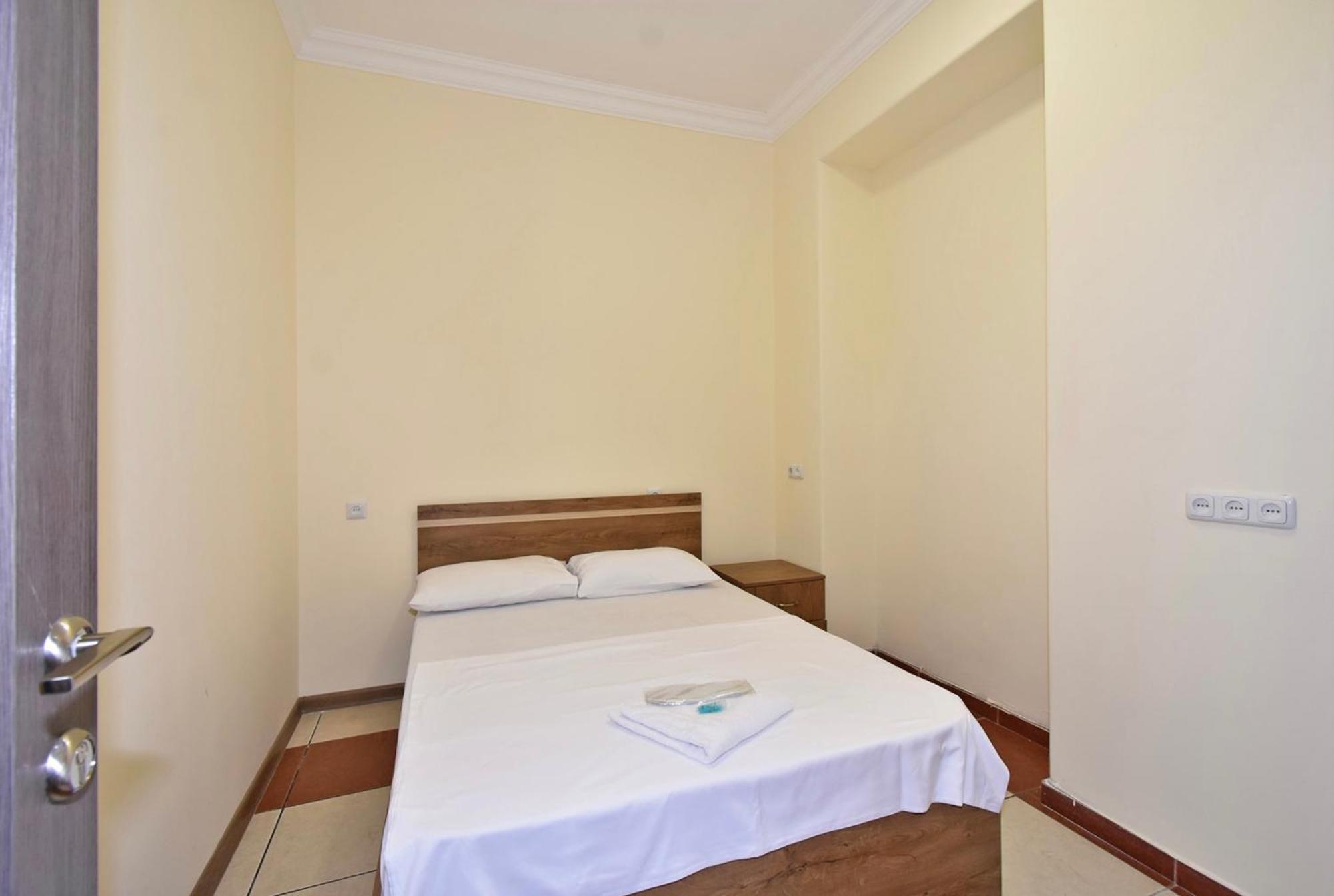 Hotel Costa Yerevan Exterior photo
