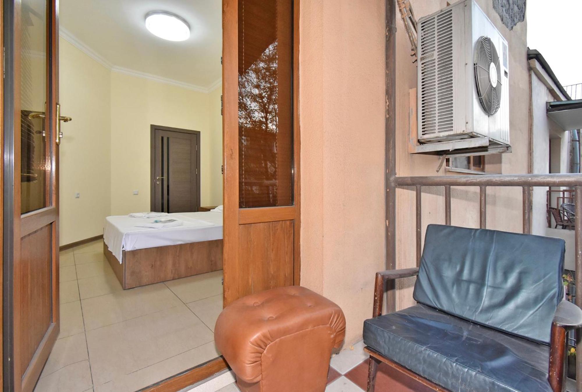 Hotel Costa Yerevan Exterior photo